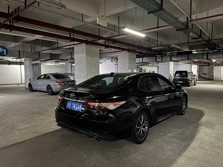 Фото 7 - Toyota Camry