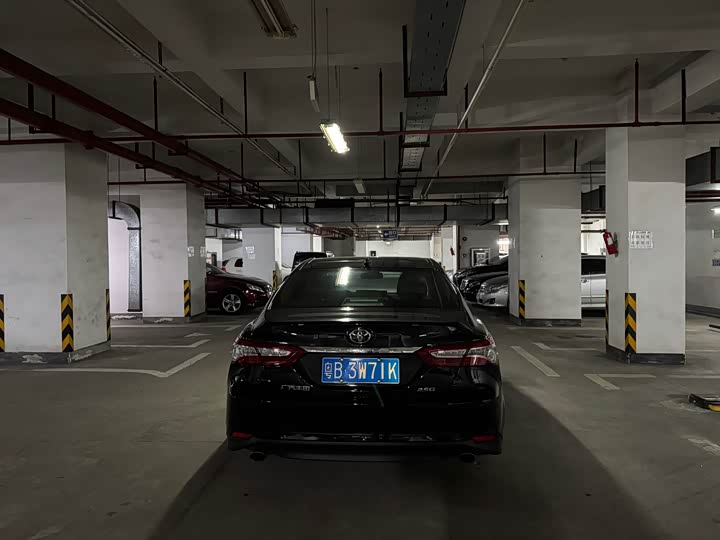 Фото 8 - Toyota Camry