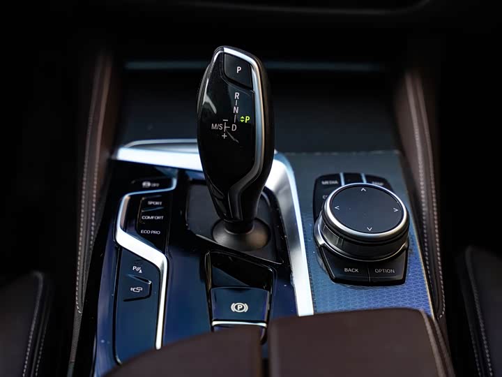 Фото 14 - BMW 5 Series