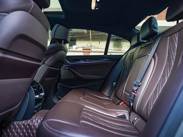 Фото 15 - BMW 5 Series