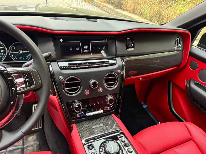 Фото 11 - Rolls-Royce Cullinan