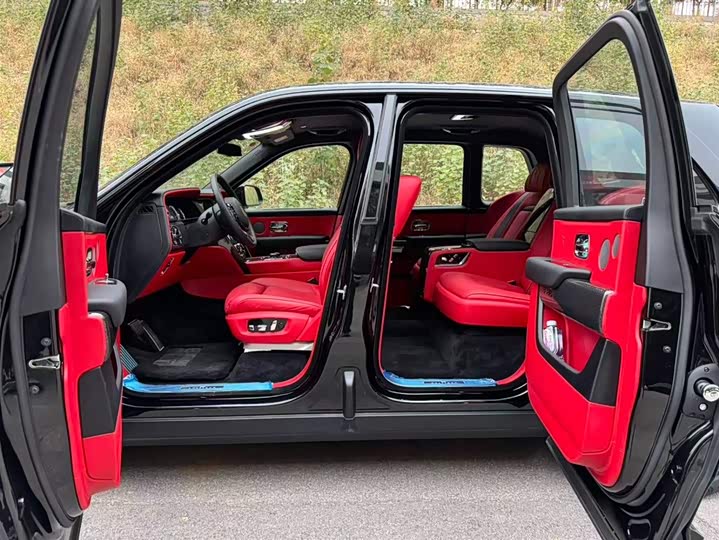 Фото 13 - Rolls-Royce Cullinan