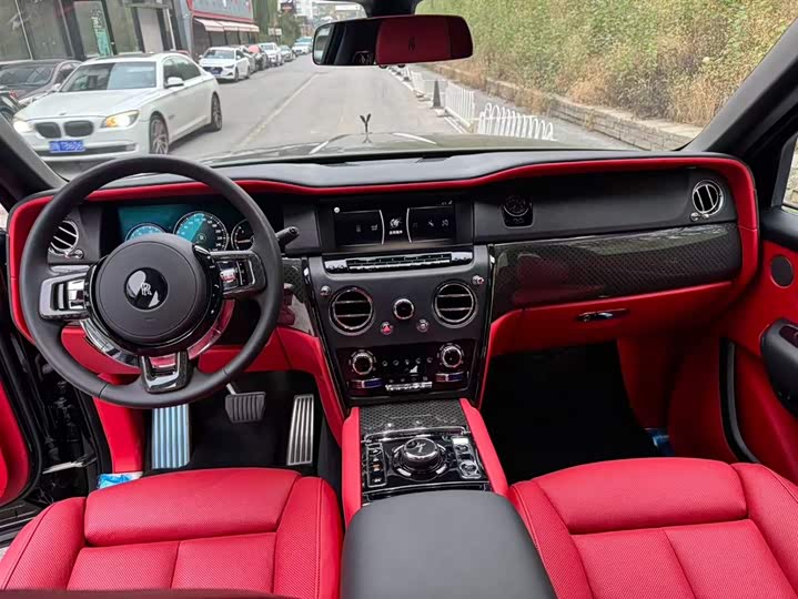 Фото 17 - Rolls-Royce Cullinan