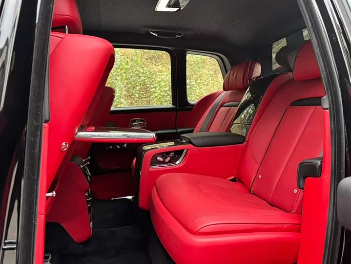 Фото 19 - Rolls-Royce Cullinan