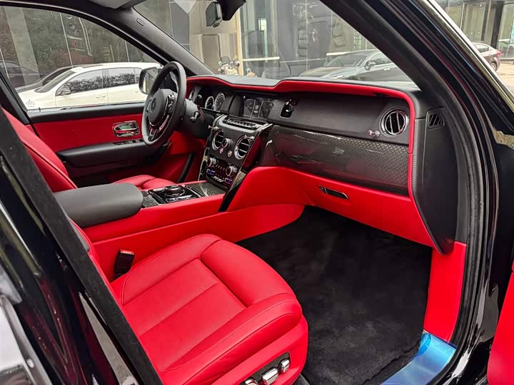 Фото 21 - Rolls-Royce Cullinan