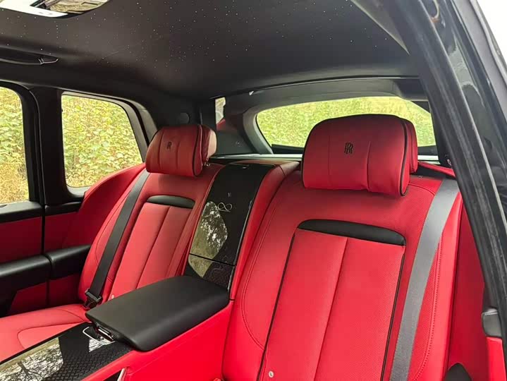 Фото 22 - Rolls-Royce Cullinan