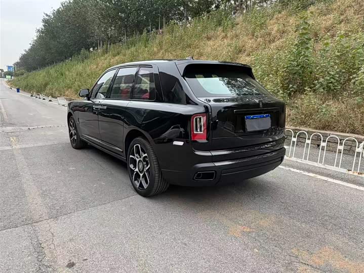 Фото 6 - Rolls-Royce Cullinan