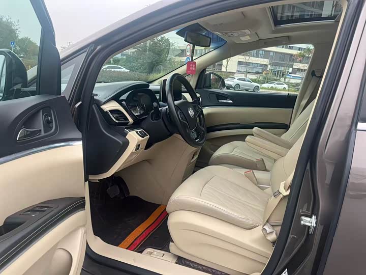 Фото 13 - Buick GL8 ES