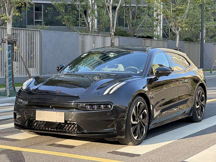 Фото 1 - Zeekr 001