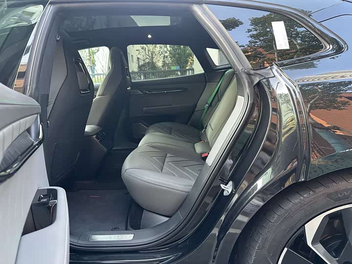 Фото 16 - Zeekr 001