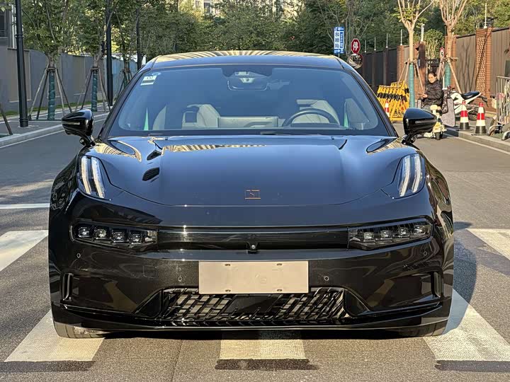 Фото 2 - Zeekr 001