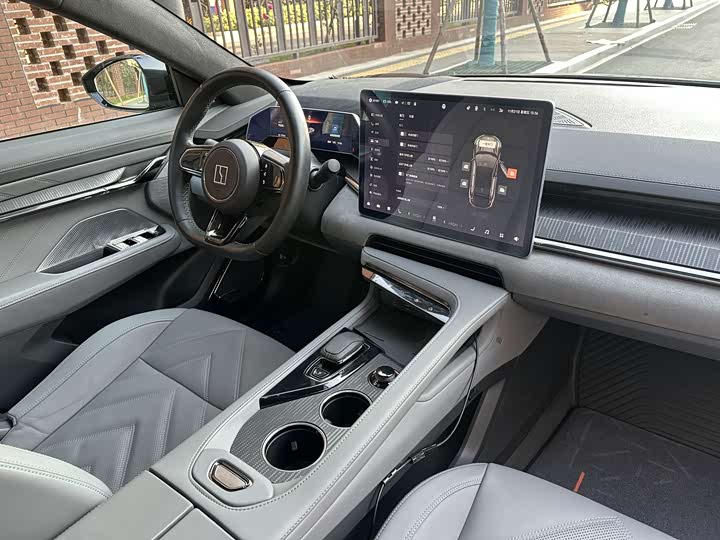 Фото 22 - Zeekr 001