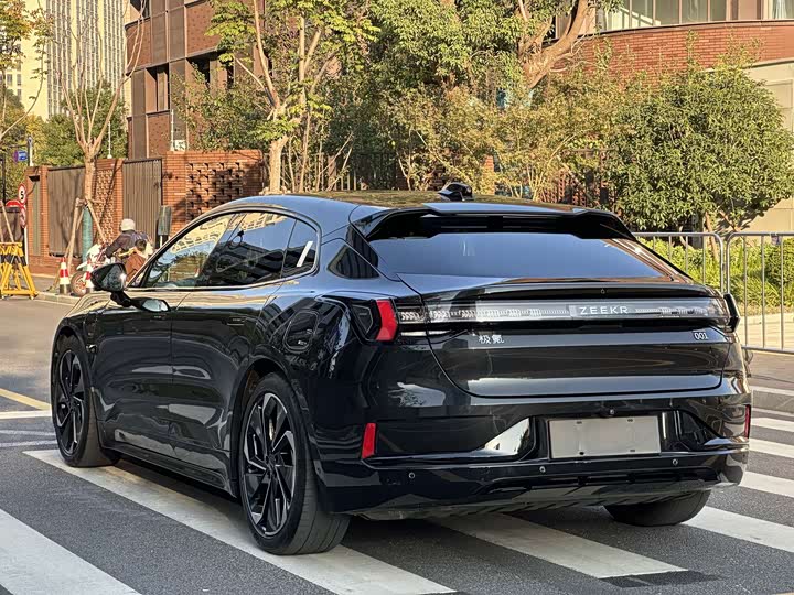 Фото 5 - Zeekr 001