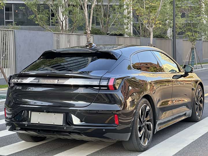 Фото 7 - Zeekr 001