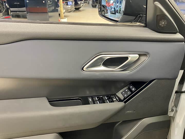 Фото 11 - Land Rover Range Rover Velar