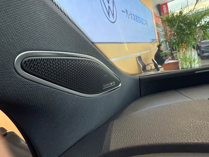 Фото 12 - Volkswagen ID.4 Crozz