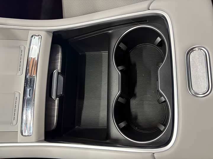 Фото 21 - Luxeed S7