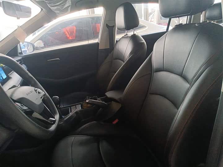 Фото 15 - Roewe i5