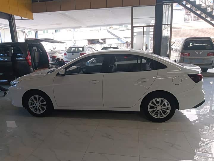 Фото 5 - Roewe i5