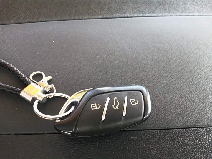 Фото 9 - Roewe i5