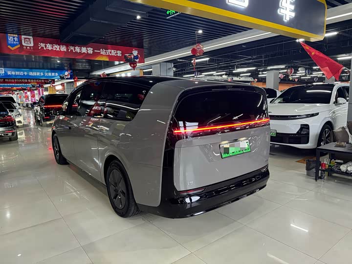 Фото 3 - LiXiang Mega