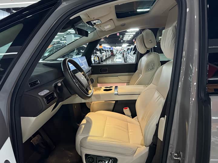 Фото 6 - LiXiang Mega