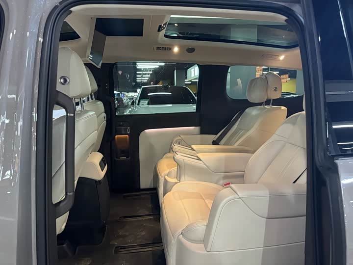 Фото 7 - LiXiang Mega