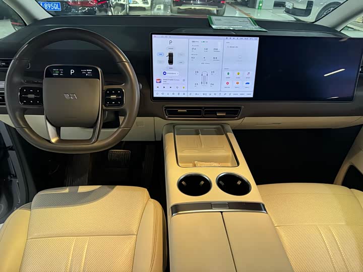 Фото 8 - LiXiang Mega