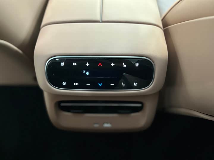 Фото 12 - Leapmotor C11