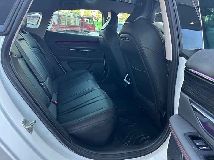 Фото 13 - XPeng P7