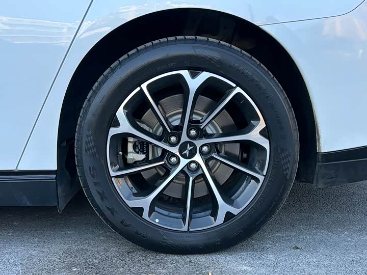 Фото 14 - XPeng P7