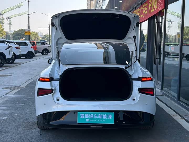 Фото 16 - XPeng P7