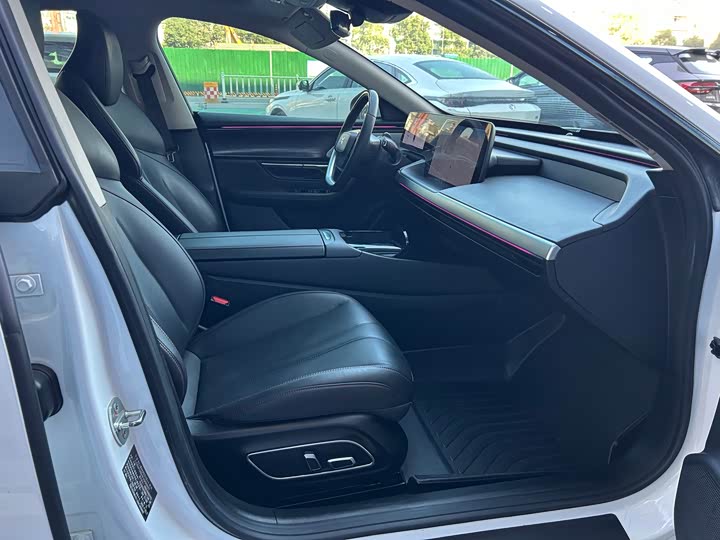 Фото 8 - XPeng P7