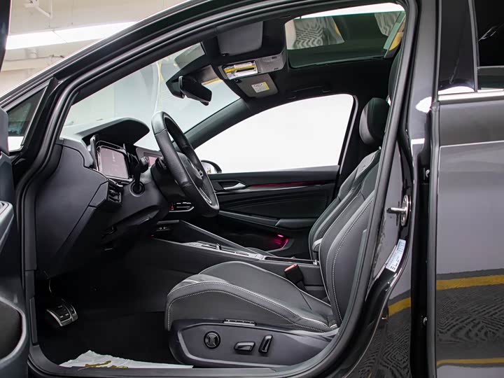 Фото 12 - Volkswagen Golf