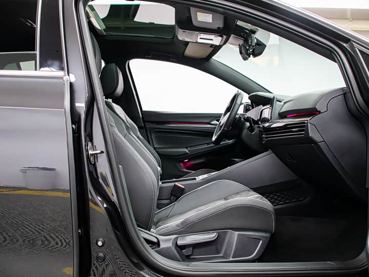 Фото 13 - Volkswagen Golf