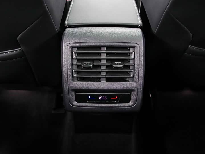 Фото 16 - Volkswagen Golf