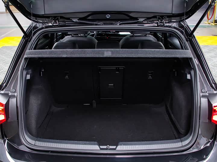 Фото 17 - Volkswagen Golf