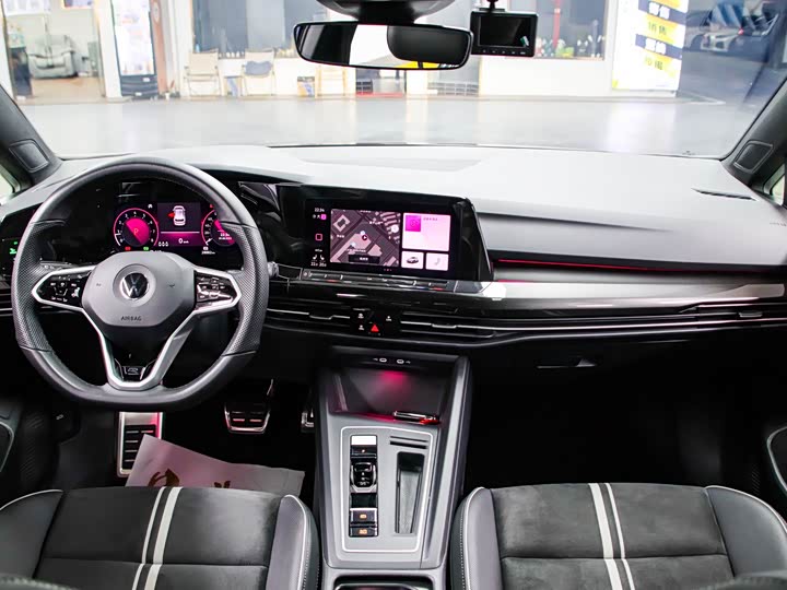 Фото 4 - Volkswagen Golf