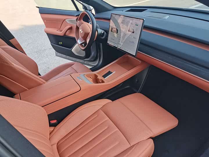 Фото 19 - Nio Onvo L60