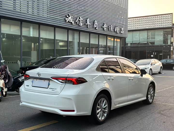 Фото 11 - Toyota Corolla