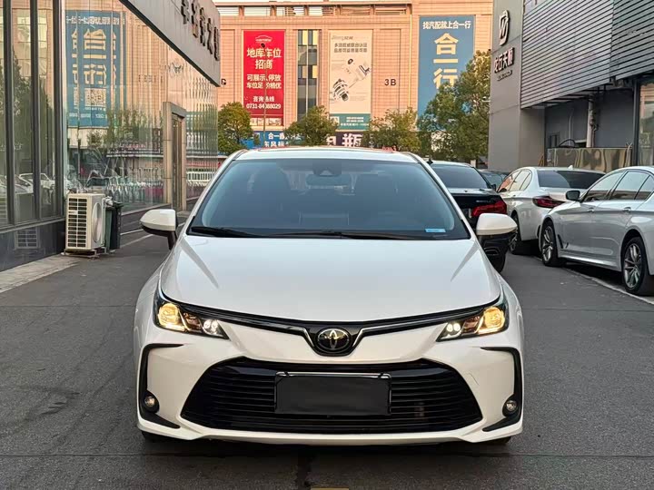 Фото 3 - Toyota Corolla