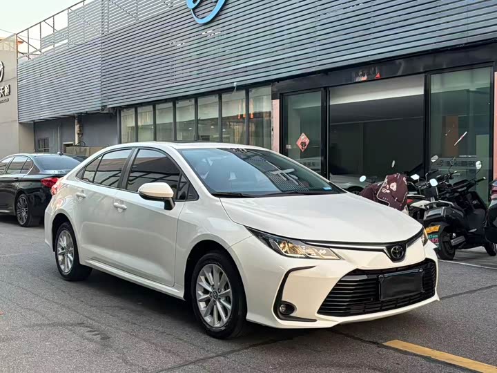 Фото 4 - Toyota Corolla