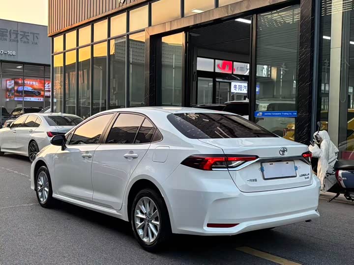 Фото 9 - Toyota Corolla