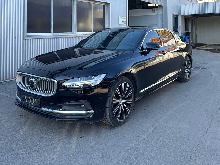 Фото 1 - Volvo S90