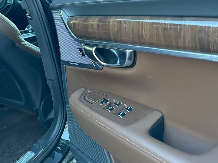 Фото 16 - Volvo S90