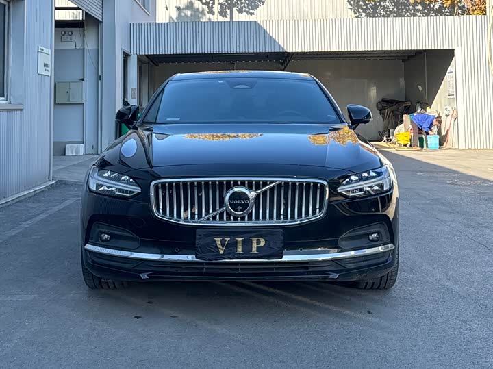 Фото 2 - Volvo S90