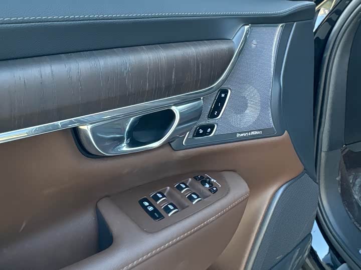 Фото 8 - Volvo S90