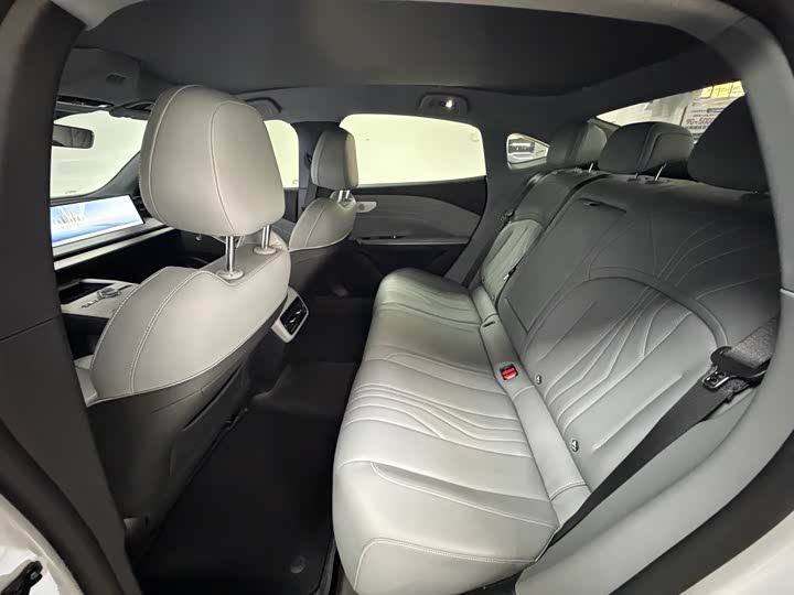 Фото 5 - Geely Galaxy E8