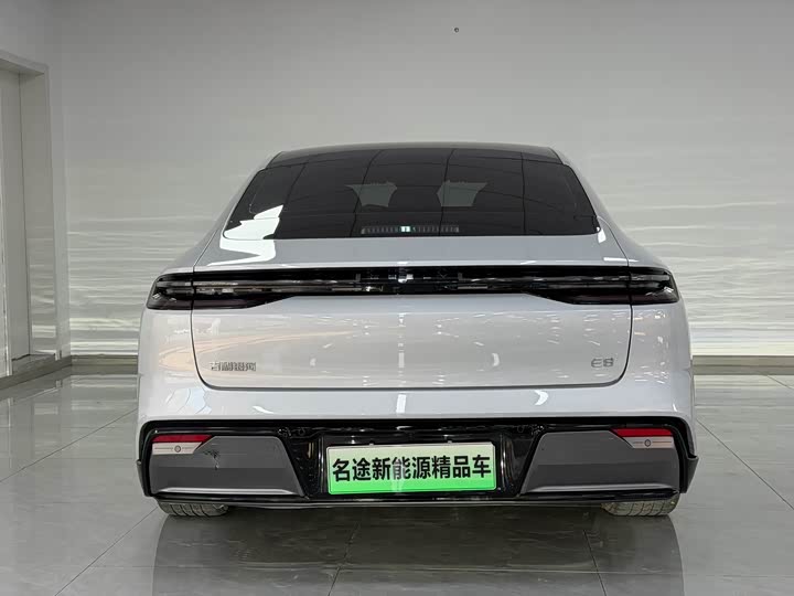 Фото 8 - Geely Galaxy E8