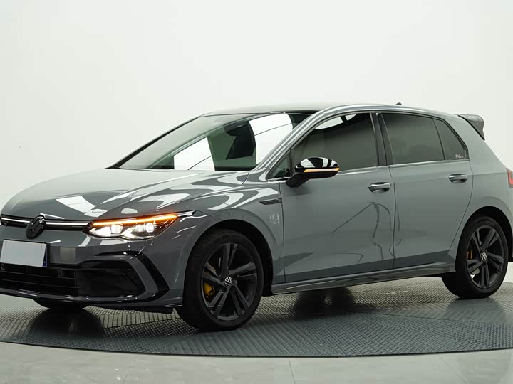 Фото 1 - Volkswagen Golf